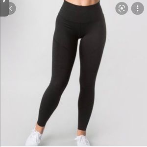 Alphalete Leggings / Size Medium